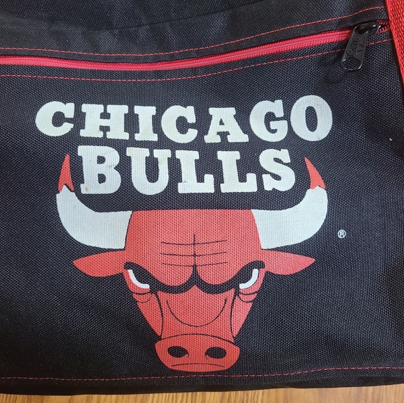 Vintage NBA Chicago Bulls Duffel Bag - Picture 3 of 10